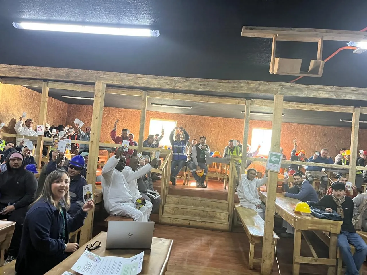 Más de 100 trabajadores participaron en charla informativa de Programa Construye Tranquilo junto a RedSalud en Temuco