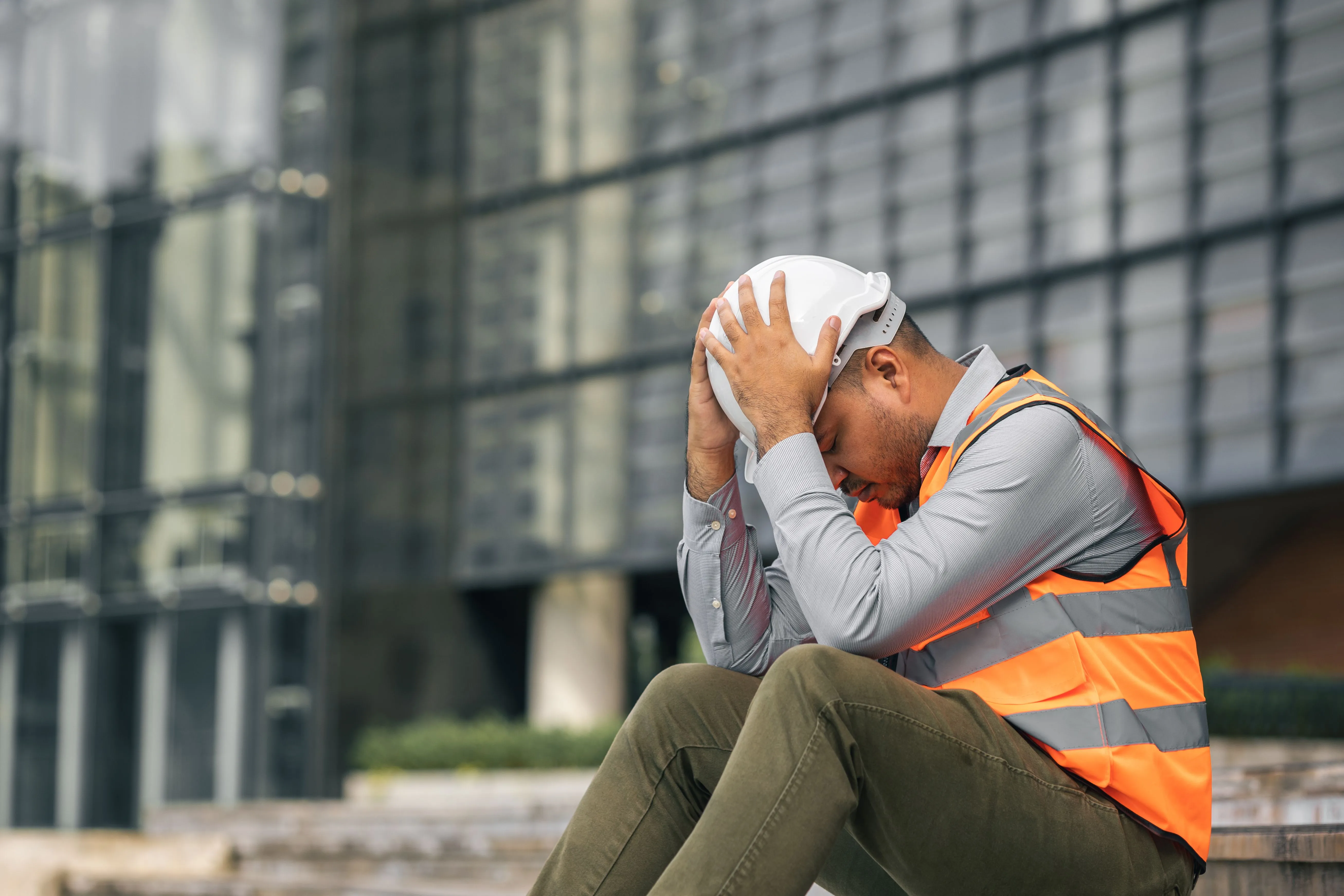 Salud mental masculina en la construcción: hablar a tiempo también es prevenir